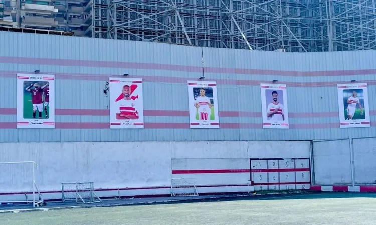 عودة صورة زيزو على جدران ملعب الناشئين في نادي الزمالك!!